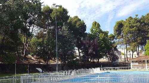 Nova il·luminació a les piscines i el frontó de Sucs