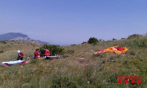 Ferits greus dos parapentistes al caure al buit a Àger i Organyà