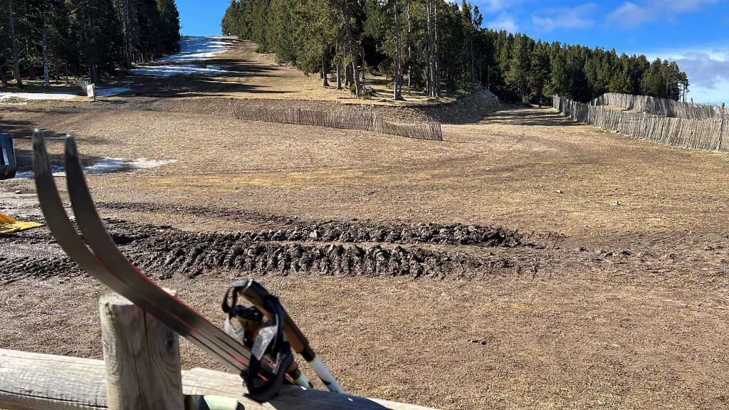 ⏯️ Les estacions d'esquí donen quasi per acabada la temporada arran de la pujada de temperatures