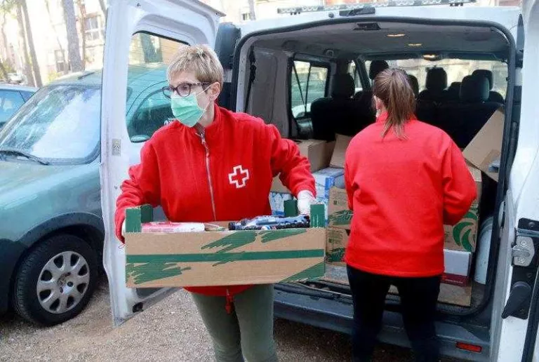 Creu Roja atén més de 6.000 persones afectades per la crisi de la covid-19 a Lleida