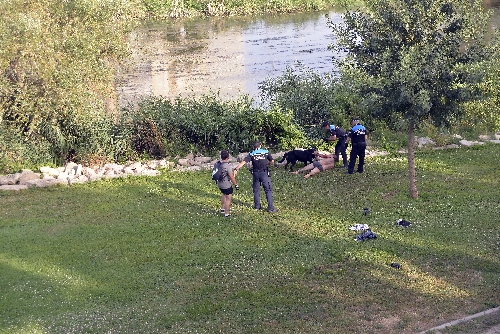 La Guàrdia Urbana obre diligències per l’atac del gos i l’amo continua en estat greu