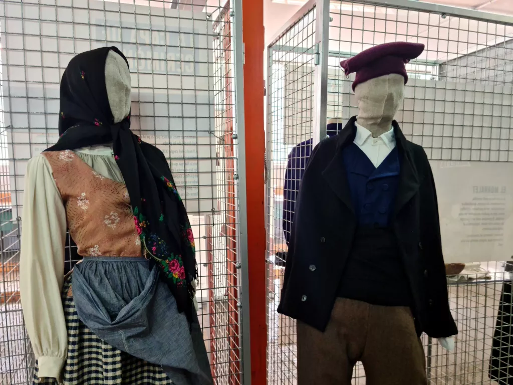 ⏯️ La Vall Fosca recull en una exposició la vestimenta utilitzada durant el segle XIX