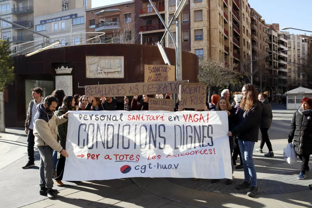 ⏯️ Desenes de sanitaris es concentren als serveis territorials de Salut a Lleida