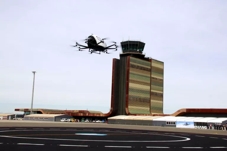 Impulsen una plataforma contra els vols de pràctica a l’aeroport de Lleida-Alguaire
