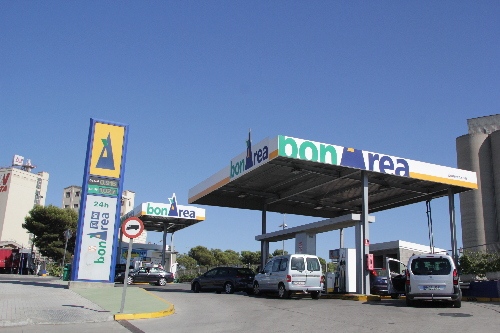 Diferències de més d’11 euros a l’omplir el dipòsit del cotxe a Lleida