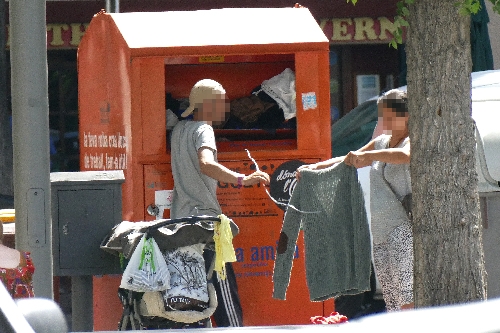 Càritas rep desenes d’avisos a l’any per robatoris als seus contenidors