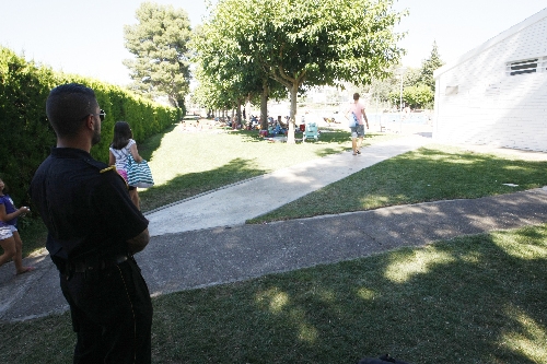 Ajuntaments contracten vigilància privada a les piscines municipals