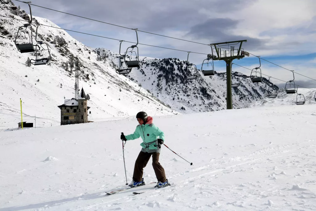 ⏯️ La neu tenyeix de blanc les estacions d'esquí del Pirineu