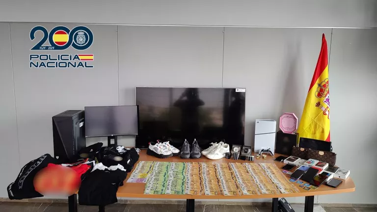 Un detingut a Lleida en una macrooperació contra un grup que estafava amb el fals empleat de banca