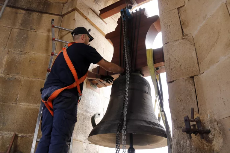 El campanar de Granyena de Segarra recupera una campana que feia 85 anys que no sonava