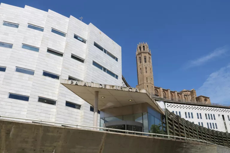 Un home s'enfronta a 14 anys de presó per violar i amenaçar de mort la parella a Lleida