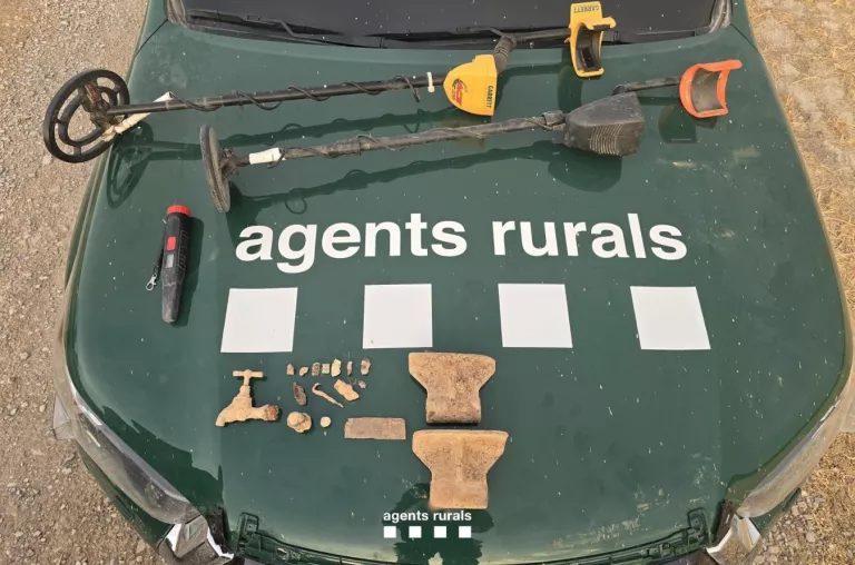 Dos denunciats per buscar restes de la Guerra Civil amb detectors de metalls prop d’un jaciment arqueològic a Bellcaire d'Urgell