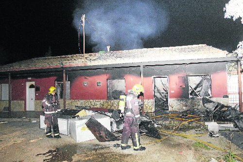 Dotze intoxicats en l'incendi d'un pis al carrer Mossèn Reig