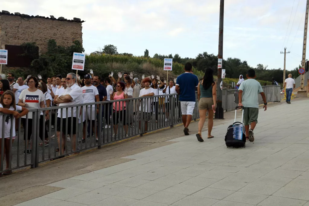 ⏯️ Protesta a Artesa de Segre contra un professor "conflictiu" assignat a una escola