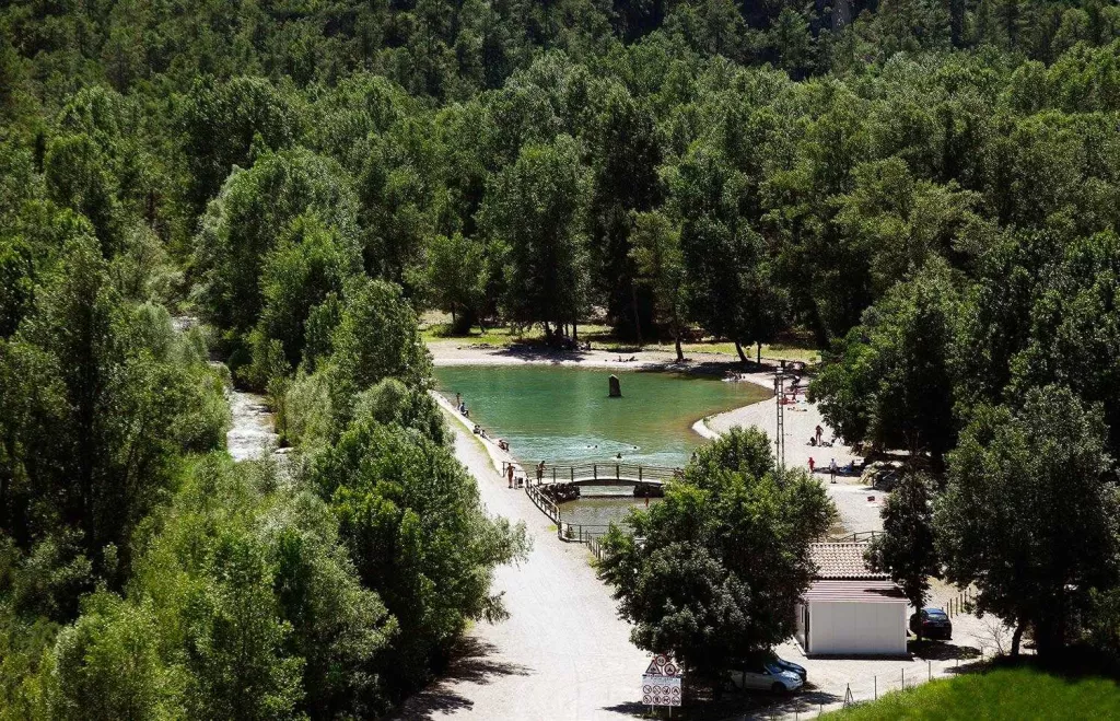 ⏯️ L'entorn del pantà de Rialb, beneficiat pel turisme de proximitat 20 anys després de la seva inauguració