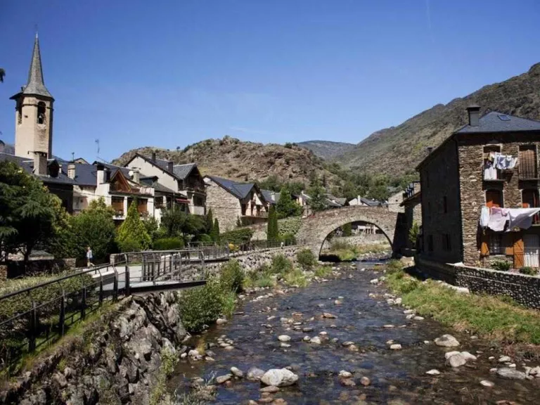 L'Alt Pirineu i Ponent, els territoris de Catalunya que més coneixen i utilitzen el català