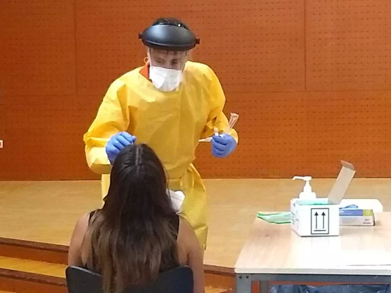 Un 3% dels PCR fets a la ciutat de Lleida surt positiu en covid-19