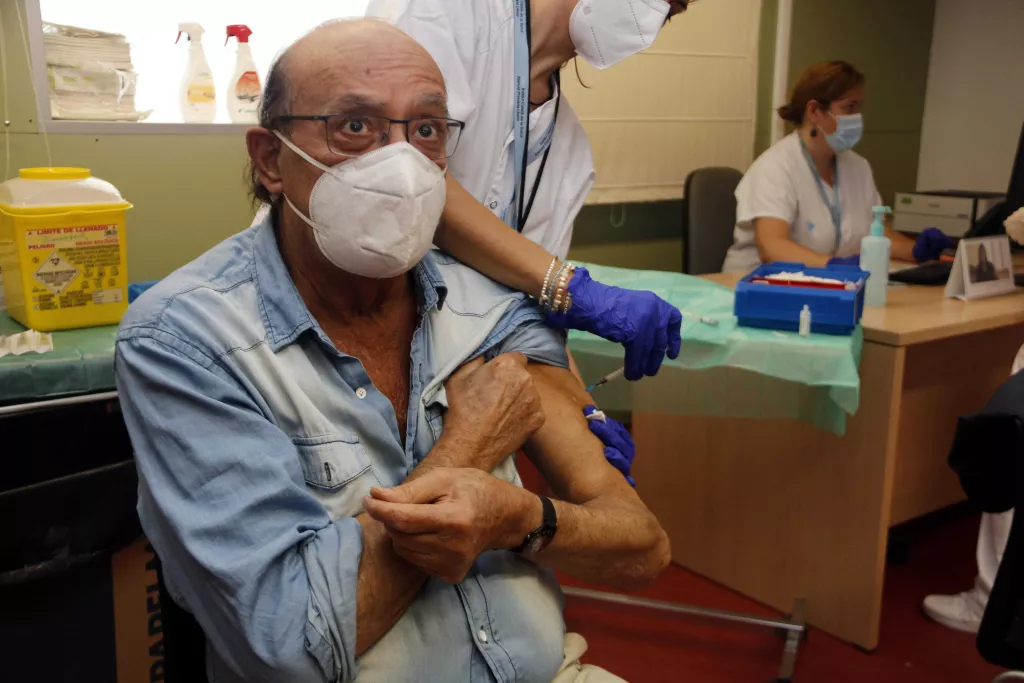⏯️ Comença la vacunació contra la grip i la quarta dosi de la covid-19 als majors de 60 anys