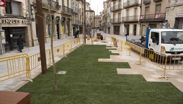 Nova imatge de l'entrada a la zona comercial de Cervera