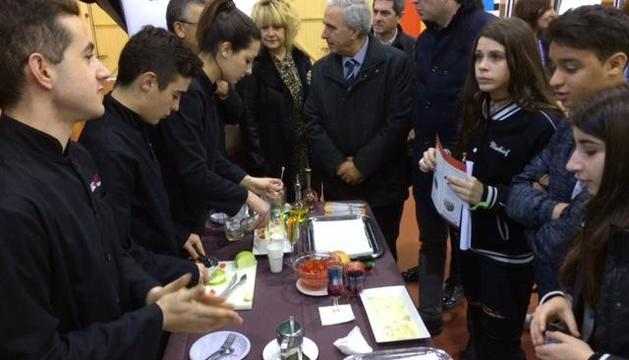 La Fira Universitària del Pla orienta el futur de 1.500 alumnes