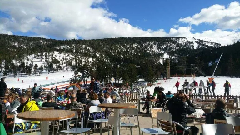Les pistes mantenen el ple i el ràfting arranca amb bona afluència