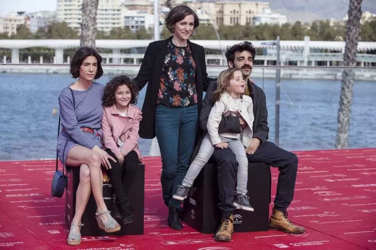 La directora i els protagonistes de ‘Verano 1993’, a Màlaga.