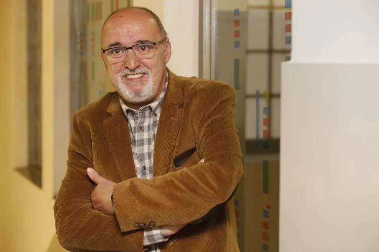 Cines de poble supervivents