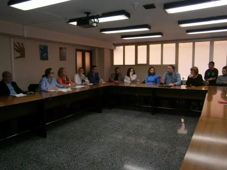 El comerç acorda apujar sous i abaixar el preu de les hores extra