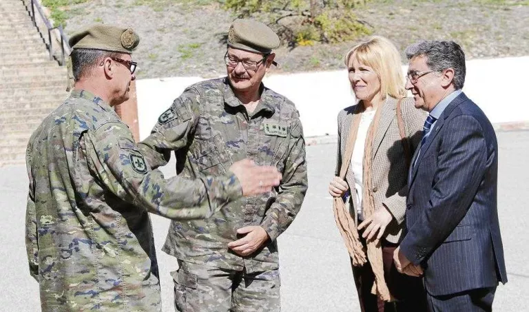 Millo reitera el compromís de Defensa amb l’AGBS de Talarn