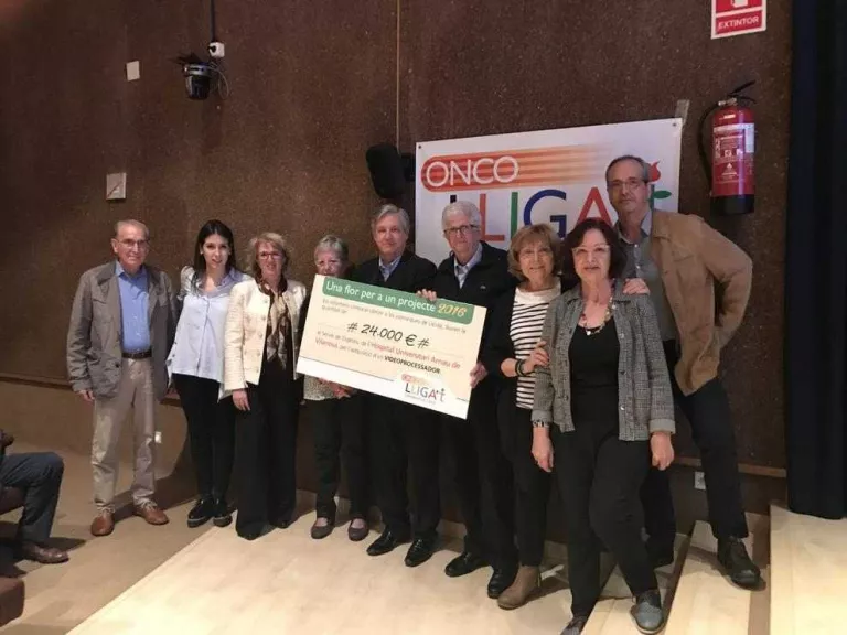 Entreguen un aparell per a colonoscòpies a l’Arnau
