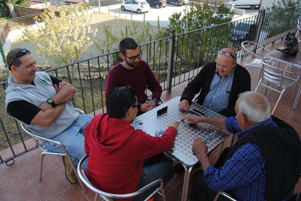 Turistes de disset nacionalitats descobreixen el ‘poble optimista’ d’Os de Balaguer