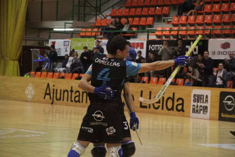 Cañellas celebra un gol en l’anterior partit a casa.
