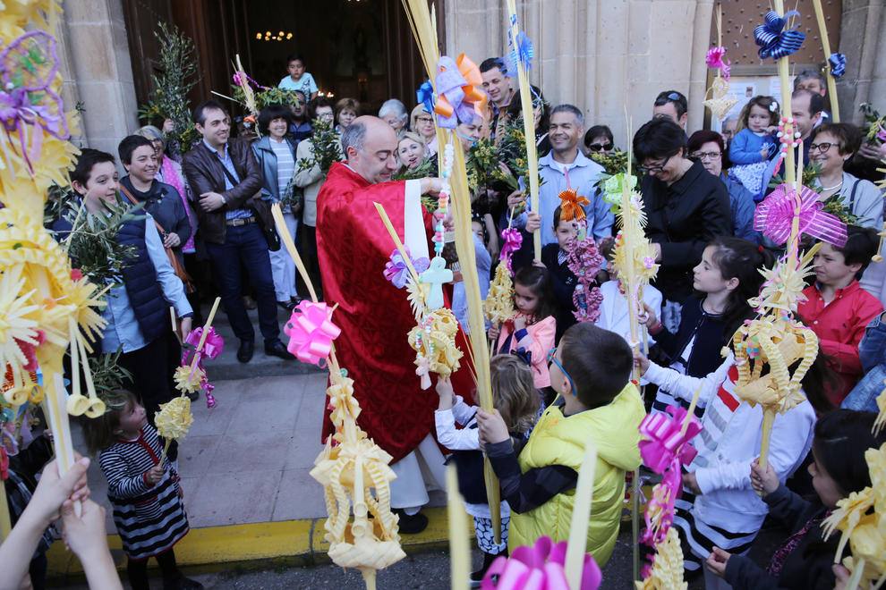 Passeig atípic de la verge en la processó dels Dolors