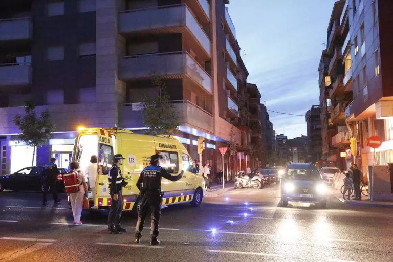 Cues a Prat de la Riba després de xocar un cotxe i una moto