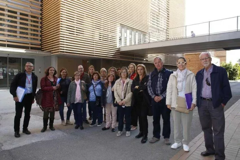 Vint donants de Lleida a La Marató visiten l'IRB