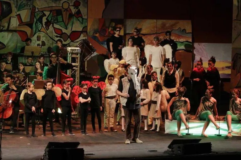 David Esterri inunda de música ‘La gàbia daurada’