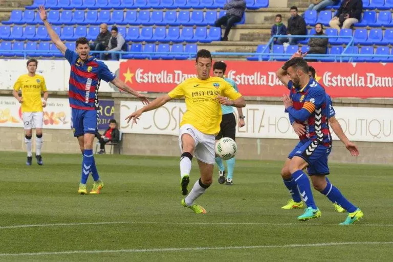 El Lleida abaixa preus i regala entrades contra el València B