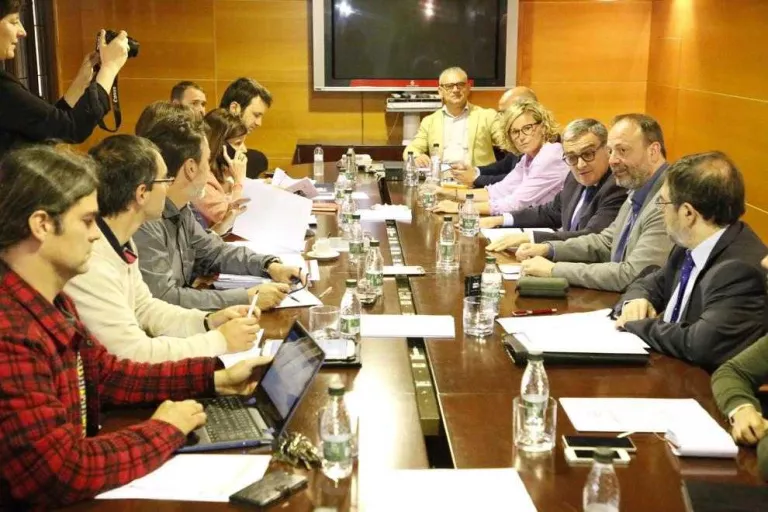 Acusen Ros de mentir perquè diu ara que sí sabia dels contactes amb el BBVA pel solar annex a la Llotja
