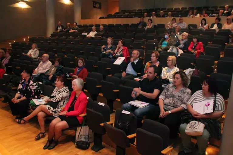Reclamen més investigació sobre fibromiàlgia i regular l'ús de químics a espais públics