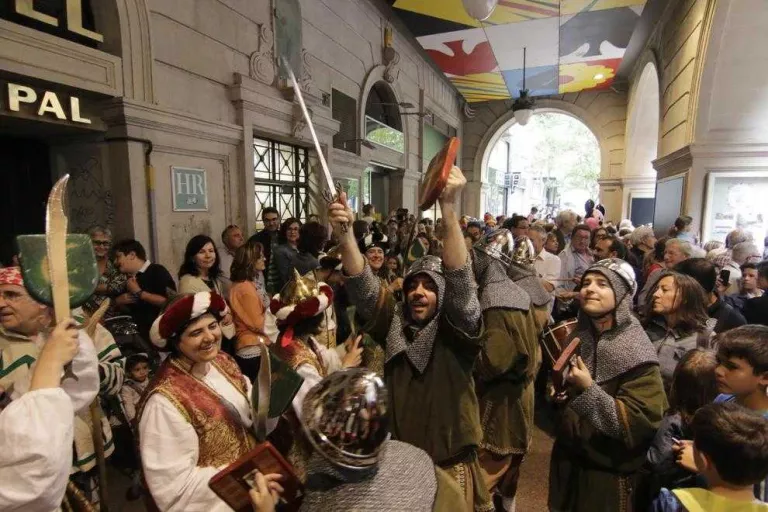 La pluja no pot amb la festa