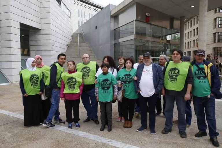 Porta a la UE una clàusula multidivisa al ser “abusiva”