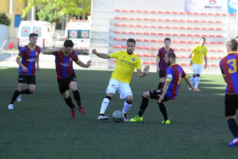 El Lleida acaba la temporada fent el ridícul a Elda