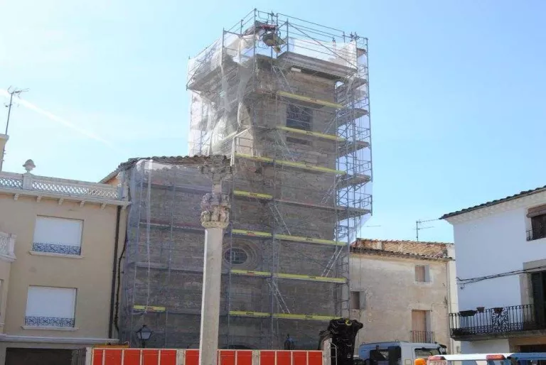 Barbens reforma la façana i el campanar de l'església