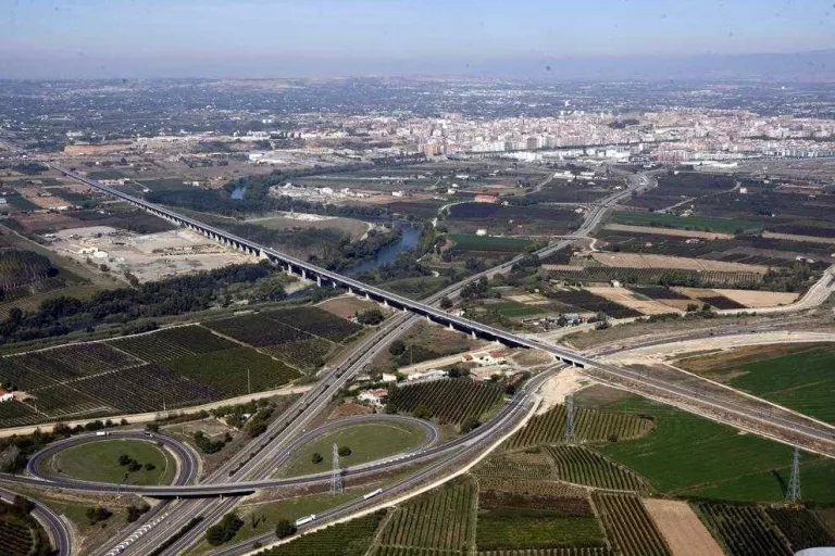 Veïns de l'Horta ja reben notificacions de la 'cadastrada' a les construccions agràries