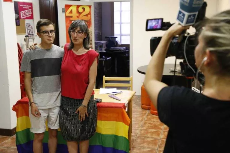 Colors de Ponent i SEPC denuncien el professor homòfob del Gili i porten Ensenyament al Síndic