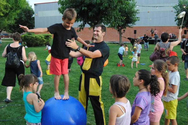 Un taller de malabars dona la benvinguda a l'estiu a Mollerussa