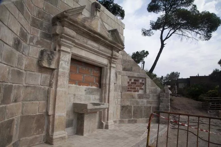 Font al parc de Sant Eloi per recordar mossèn Garriga