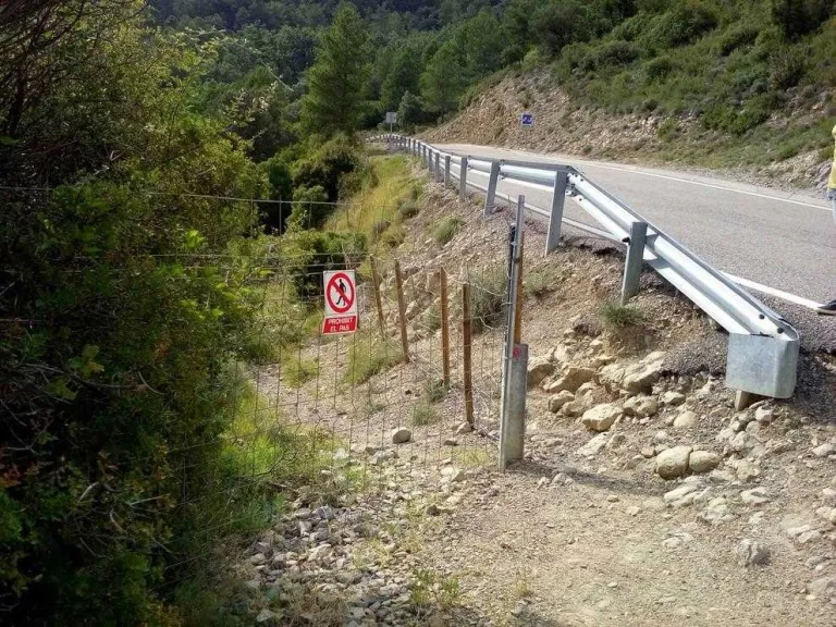 Tanquen l'accés a les basses naturals de Coll de Nargó al ser un pas privat