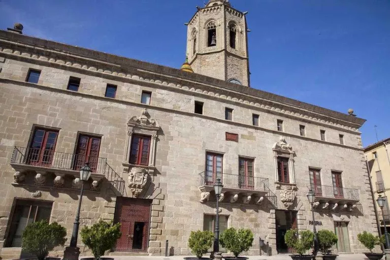 Cervera culmina les obres de millora a la façana de la Paeria