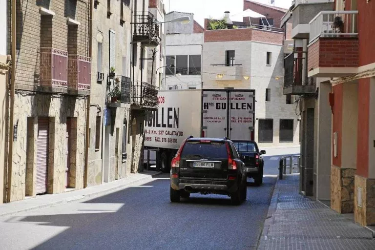 Seròs desvia els camions pels carrers a l’espera de l’anhelada variant